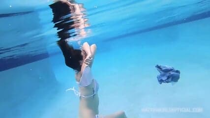 Hot Lana Lohan Underwater Breath Hold and Drowning 3