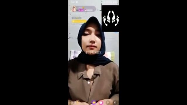 Hijab live colmek pakai dildo