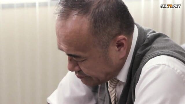 (Mosaic Reduced) Married Office Girl's Sexy Thighs   Totally Dominated By Her Boss   Nao Jinguji