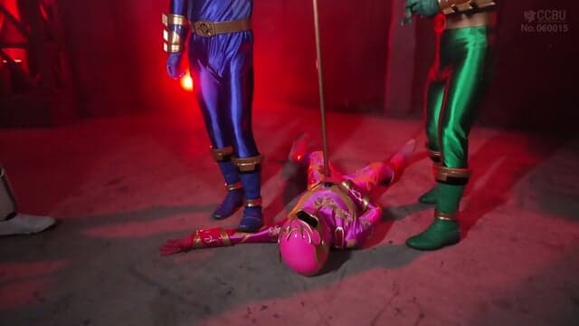 SPSF-39 Super Sentai Heroine Action Pinch: The Fall of Juu Pink Nova [Action Pinch Edition]